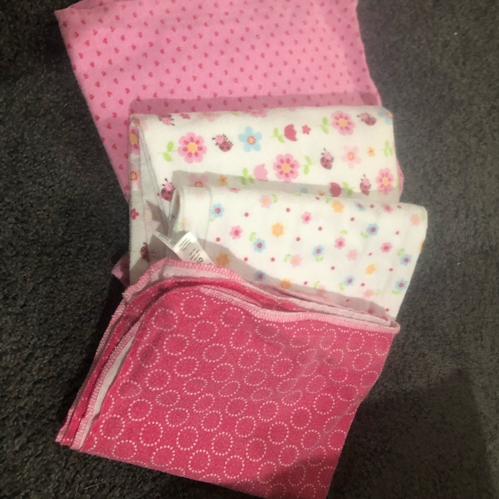 Lot of 4 swaddling blankets